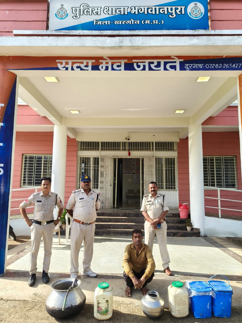 खरगोन पुलिस ने अवैध शराब के विरुद्ध की बड़ी कार्यवाही