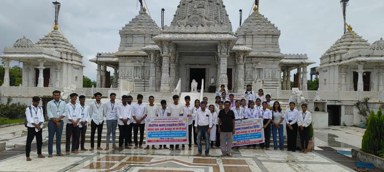 एक्सपोजर विजिट पुरातात्विक सांस्कृतिक, ऐतिहासिक और धार्मिक स्थल की विजिट करके बना रहे हैं प्रतिवेदन