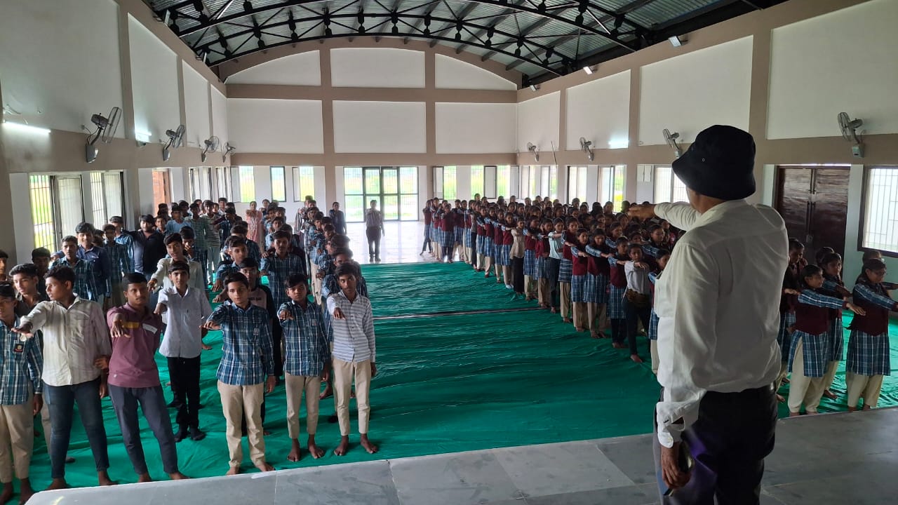सांदीपनि विद्यालय टेमला में नशा मुक्ति परिचर्चा एवं शपथ ग्रहण कार्यक्रम का हुआ आयोजन