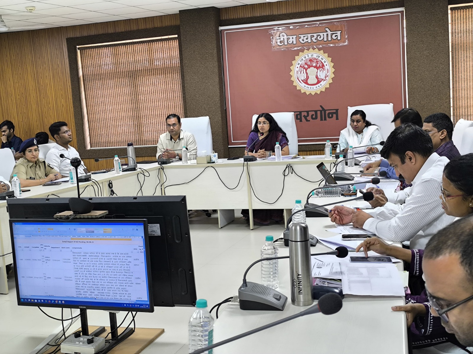 कलेक्टर की अध्यक्षता में समय सीमा बैठक का आयोजन