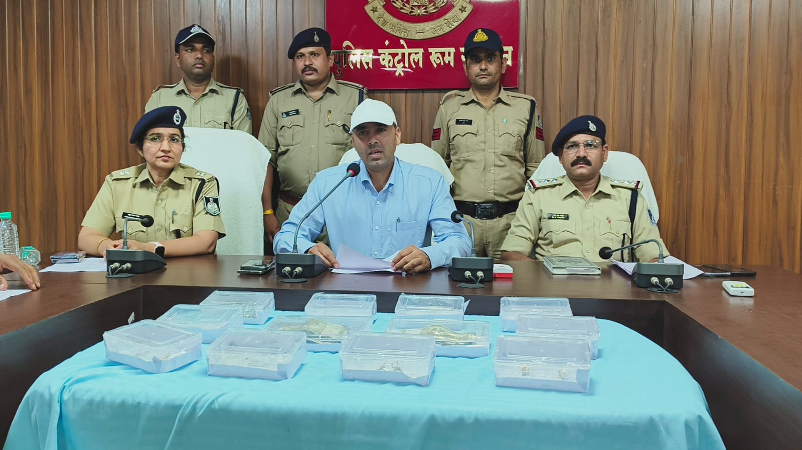 खरगोन पुलिस ने सूने मकानों में चोरी करने वाले गिरोह का पर्दाफाश किया