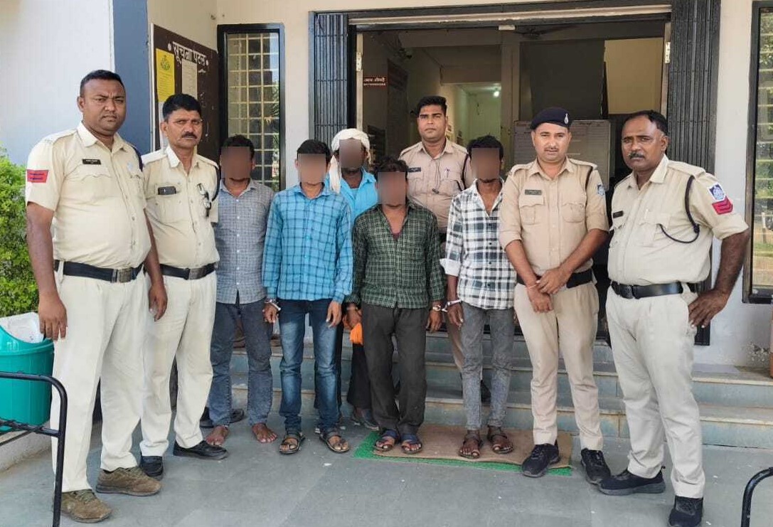 खरगोन पुलिस ने अवैध गौवंश तस्करों के विरुद्ध की कार्यवाही